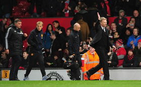 神同步 曼聯(lián)左路兩飛翼雙響 紅星假摔 致敬 前輩